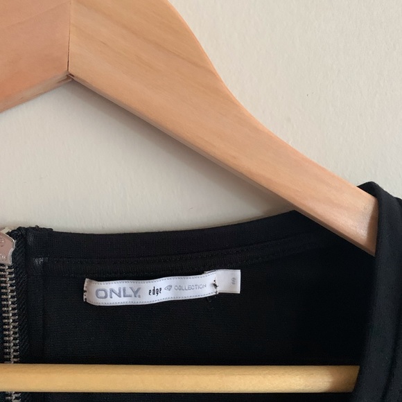 Black Long Sleeved Dress - Small - Picture 4 of 6